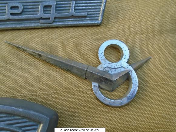 vand embleme camionsr una din cele doua steme este rupta