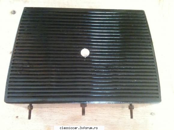 piese dacia noi adaug boxa pentru dacia monteaza sub bord,pe stare lei.