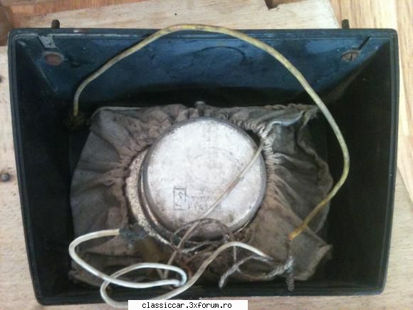 piese dacia noi sorin100 boxa pentru dacia monteaza sub bord,pe stare lei.