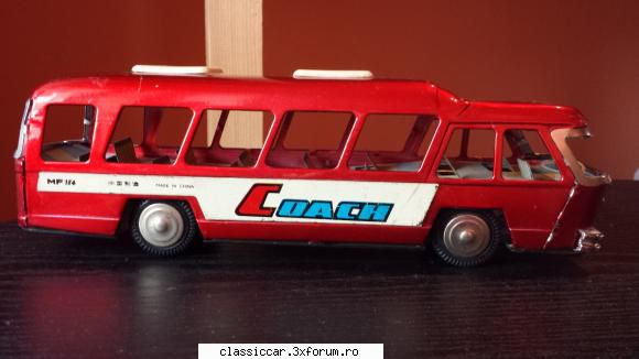 autobuz, jucarie veche, din tabla. vand jucarie veche. autobuzul este din tabla, ingrijit, stare