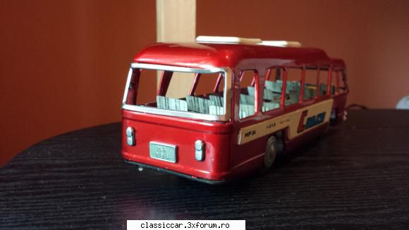 autobuz, jucarie veche, din tabla. poza