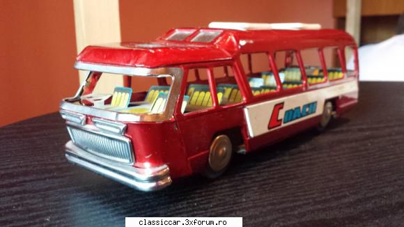poza 3: autobuz, jucarie veche, din tabla.