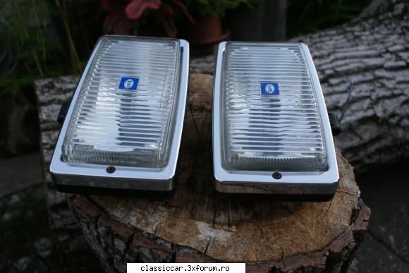este din metal,au si becuri h3 de 24v.

180 de lei vand o pereche de hella pt camioane sau masina de