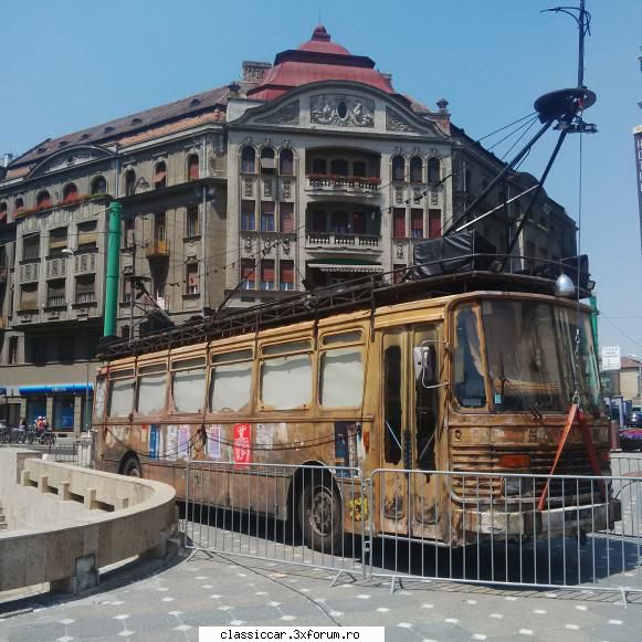 clasice din timisoara inca fotografie facuta telefonul funambus. este personaj metafora intr-o piesa