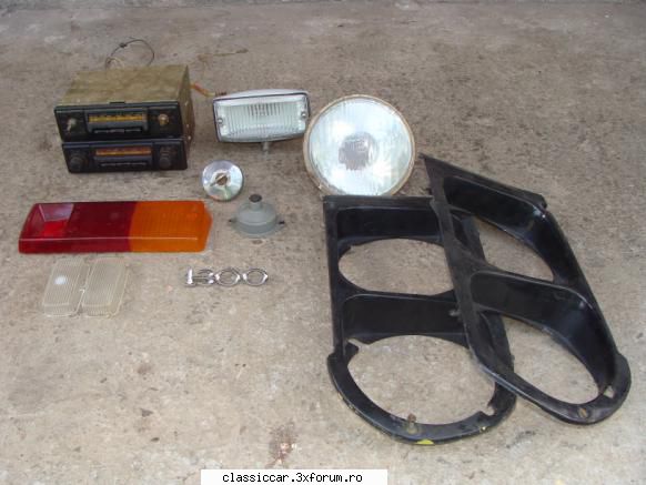 vand piese pentru dacia 1300 -aparat radio lira pret:45 lei stop dacia 1300 pert:20 lei-far pret:20
