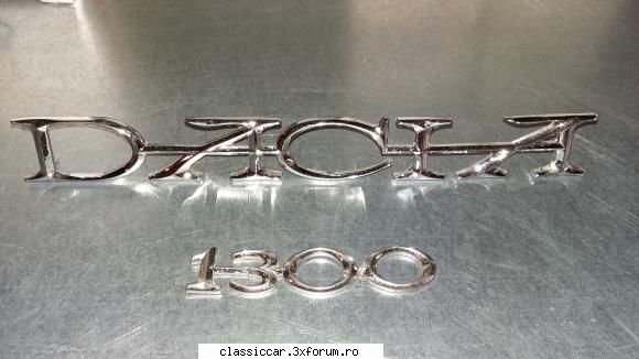 vand scris dacia cu caractere mari si scris 1300 cu caractere dacia este cu 5 picioruse bune din 8