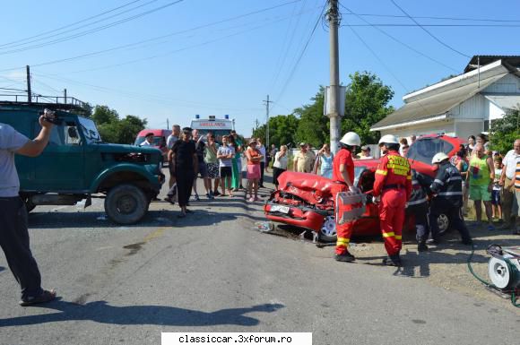 acum cateva zile, un aro m461 s-a ciocnit cu un opel corsa intr-o comuna de langa no comment. piatra