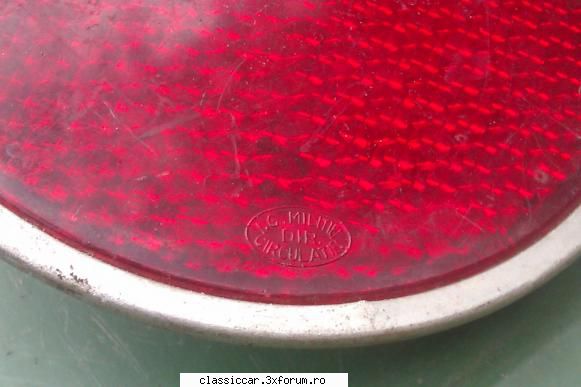 detaliu tot felul de piese si accesorii adunate si spre vanzare