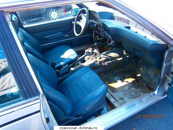 interiorul arata putin trapa a dat kix si apa a patruns in are putina rugina si scaunele fata vor