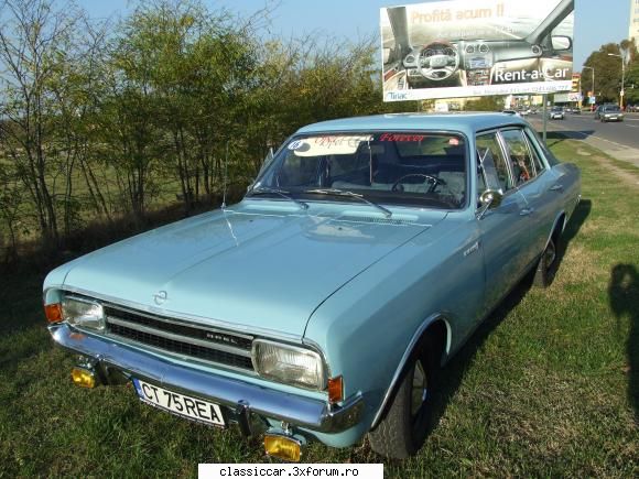 opel rekord 1968 bleu  este  mai  jos {mai  de  sau  in  de 