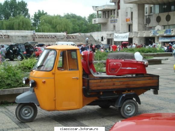 piaggio ape car tre ruote insane! salut vecine.si avut bucuria una aparte conduci una