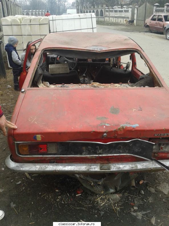 opel kadett limo 1978 din pacate masina este distrusa