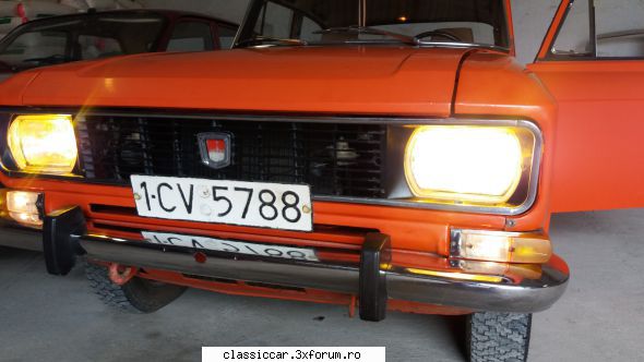 moskvich 2140 yellow light