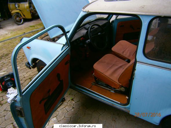 trabant 601 lux model 1987 interior doar Corespondent 