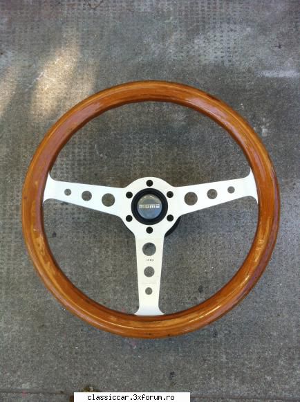 vand volan momo model clasic oldtimere volanul este stare f.buna, diametru cm, pret 290 leirel.