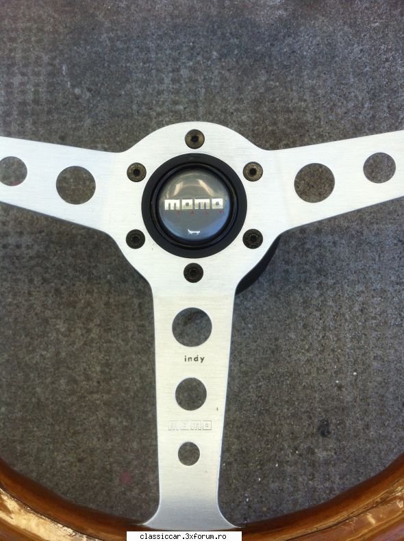 poza. vand volan momo model clasic oldtimere