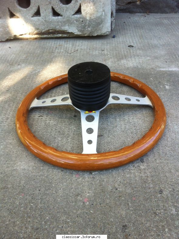 vand volan momo model clasic oldtimere si..