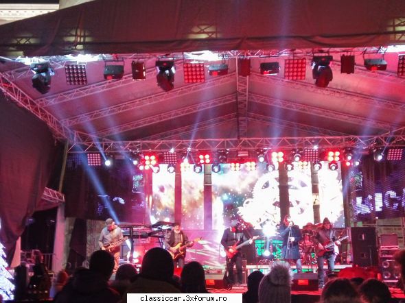 muzica uitam niciodata cinstim memoria!in dec fost editia 2016 rock for revolution timisoara. cantat