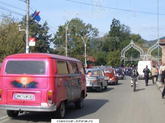 albastra linga este contructie artizanala proprie,cu motorizare 1,6 racire antigel este fata,sub