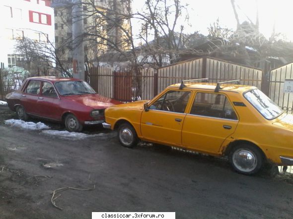 parcarea fata portii casei. din alt unghi ,ca fiu mai masinii depaseste cca gardul matusii mele,care