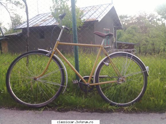 bicicleta diamant germania est stare bunanu fost folosita muuulti ani, are destui ...rotile drepte,