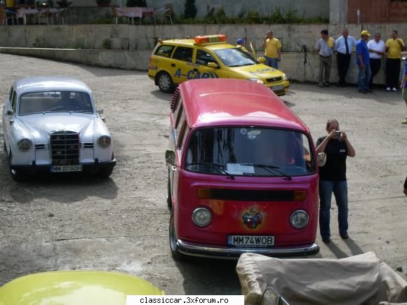 vehicole mai sus ,cred ca,s-a pierdut drum poza alb