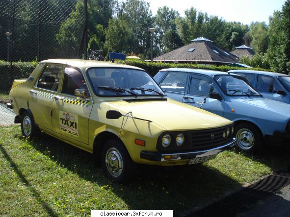 un fost taxi in pensie .... cu stickerele originale din 1985 ....cnd a aderat la asociatia taxi