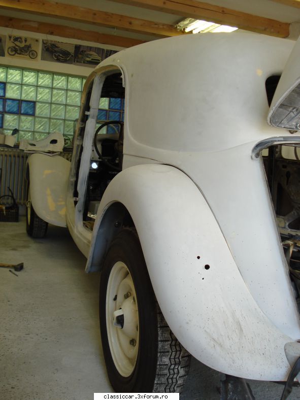 citroen traction avant six -1953 ptr inceput ,am aplicat chederele intre arip caroserie ....