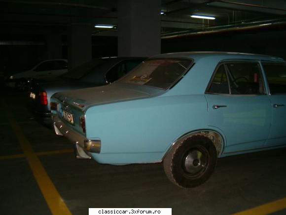 opel rekord 1968 bestia bleu sta caldurica inveleste strat subtire praf pana inceperea noului sezon