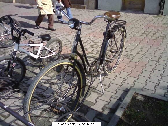 bicicleta uitat din pacate numele acestei biciclete l-am intalnit propritar acesta zis era fabricat
