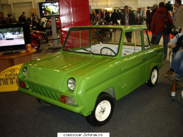 :hi: 
   cumpar bmw isetta echipat cu motor de 300 cmc si cu 4 roti.