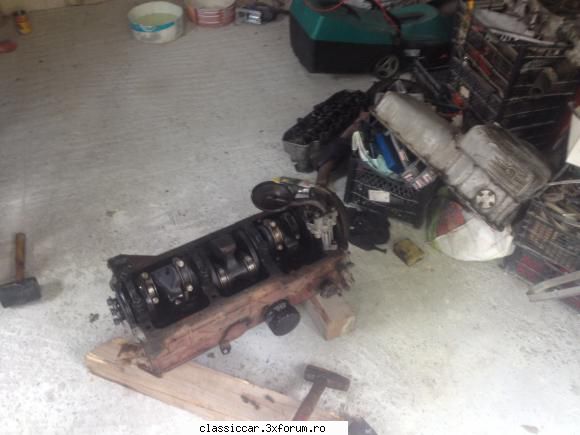 vand un motor (fara baia de ulei) de fiat 1800 b.
6 cilindrii in linie, 1800 cc 
momentan i-am dat