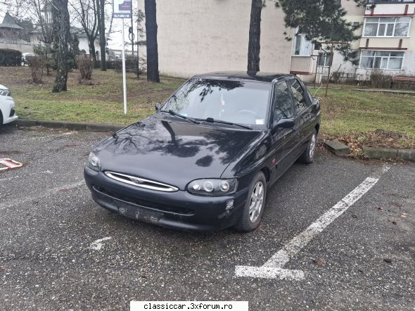 prin arges ford escort, ivit �ntr-o parcare aleatorie.