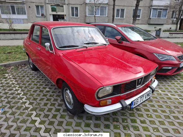 prin arges timp făcut pozele aceatea, observat c-are interioru' albastru �nchis, ce-i destul