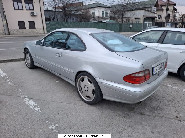 prin arges mercedes clk printr-o parcare aleatorie prin centru