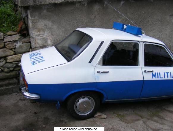 dacia 1300 militia parcata pentru mai mult timp...cu pietre rot isa stea frana mana trasa...