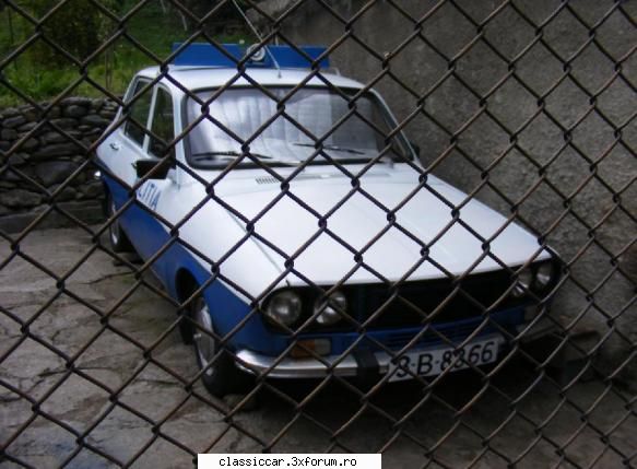 dacia 1300 militia poza facuta prin gard
