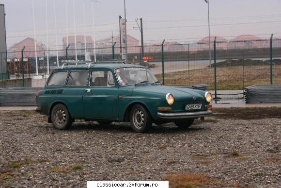 volkswagen 1600 variant 1969 mai incerc poza...era browser ...asta-i ultima poza cainele duminica