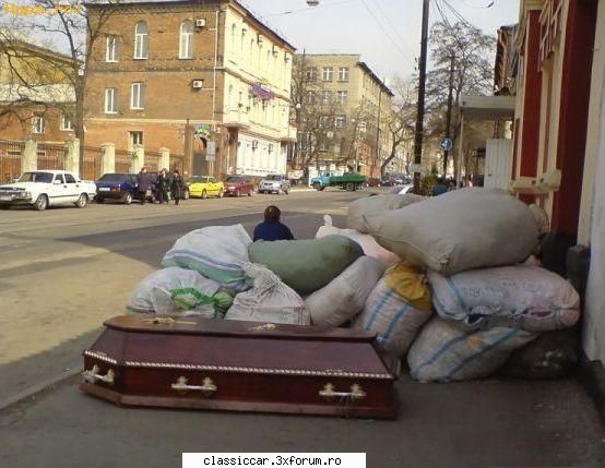 foto... dar daca platesti rata banca,te evacueaza din locuinta.