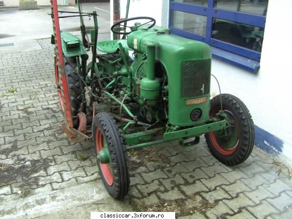 din germania tractor holder diesel, ceea este raritate, fiecare taran are cte catr din asta curte.