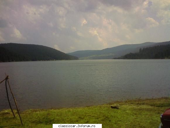 drumetii wariantu` lacul are lungime ,barajul fost construit inceputl anilor 70in poza vede doar