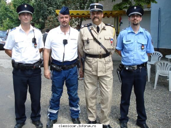 poze forumistii classiccar tot vorbeam uniform..       vizit colegii politisti