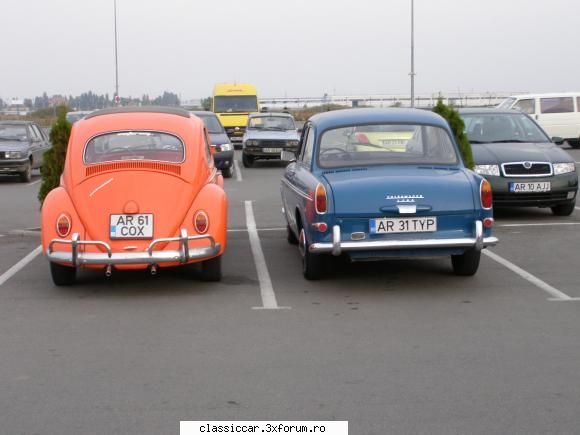 1961 Orange VW1200 Ragtop - aici in parcarea unui supermarket langa o ruda - Prezentare masini