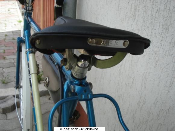 2 semicurse Sputnik noi din stoc - saua caracteris - Prezentare motociclete, motorete si biciclete de colectie