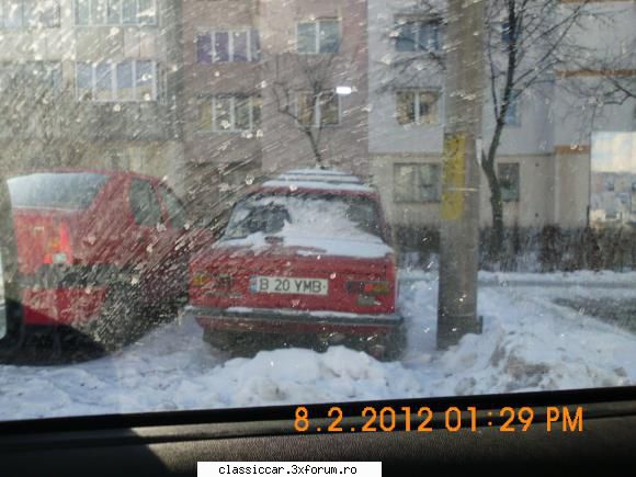 Am vazut pe linga Sighisoara - O Lada lasat sub zapada in parcarea blocului - Am vazut prin Romania