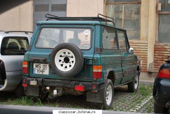 Am vazut pe linga Sighisoara - Un ARO 10.4 este parcat �n spatele Maternitatii - Am vazut prin Romania