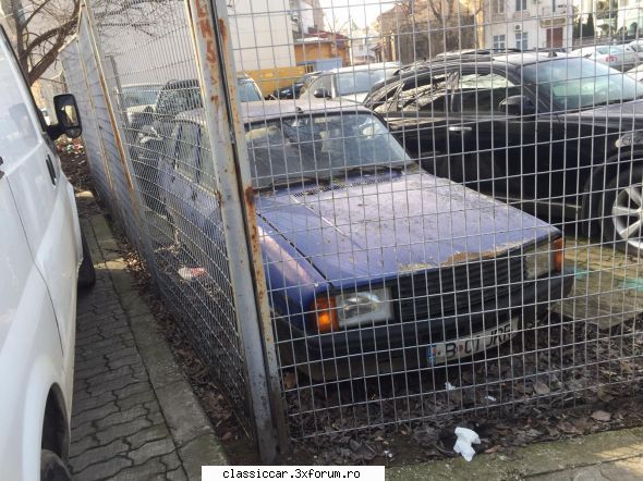 Am vazut prin Bucuresti - O Liberta in curte la Astra,in apropriere de - Am vazut prin Romania