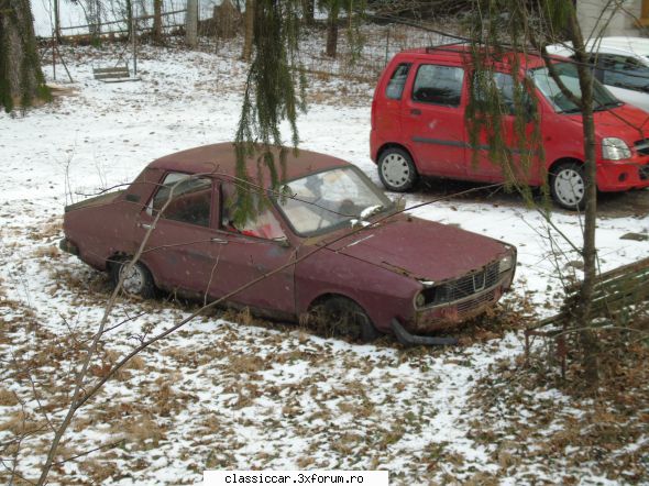 Am vazut prin Ploiesti - o Dacie abandonata de multi ani intr-o curte din - Am vazut prin Romania