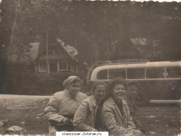Amintiri... - autobuz la Cabana Lacul Rosu 1959 - File de istorie