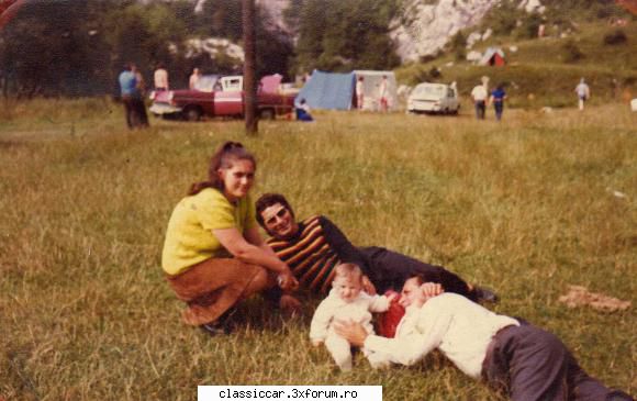 Amintiri... - Si aici apare undeva in fundal, da apare si un - File de istorie